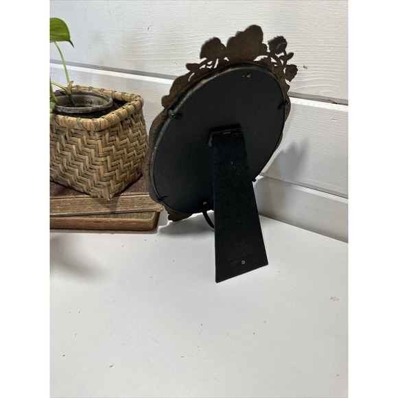 The Weston Gallery Brushed Gold Tone Rose Detail 12”X 8” Oval Picture Frame - Picture 8 of 10